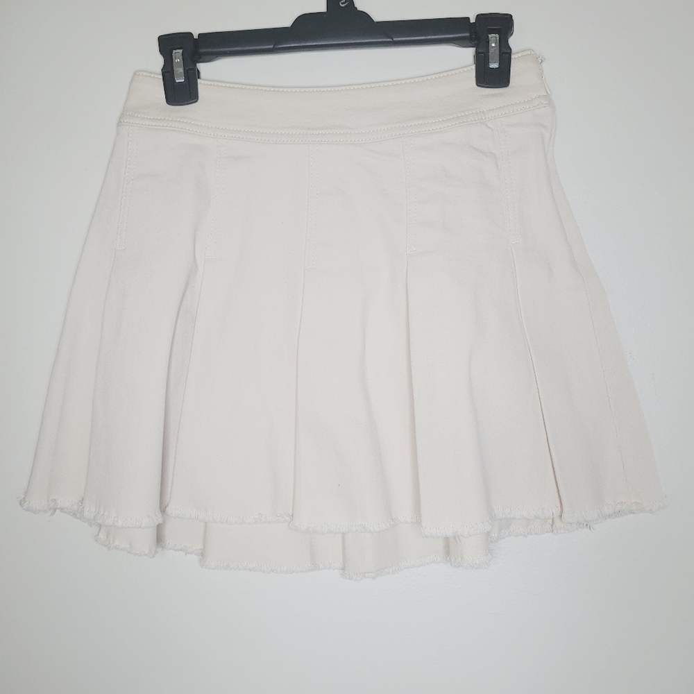 SO Kohls Pleated Mini Skirt Beige Junior Size 9 Fits Adult Small Zipper Back